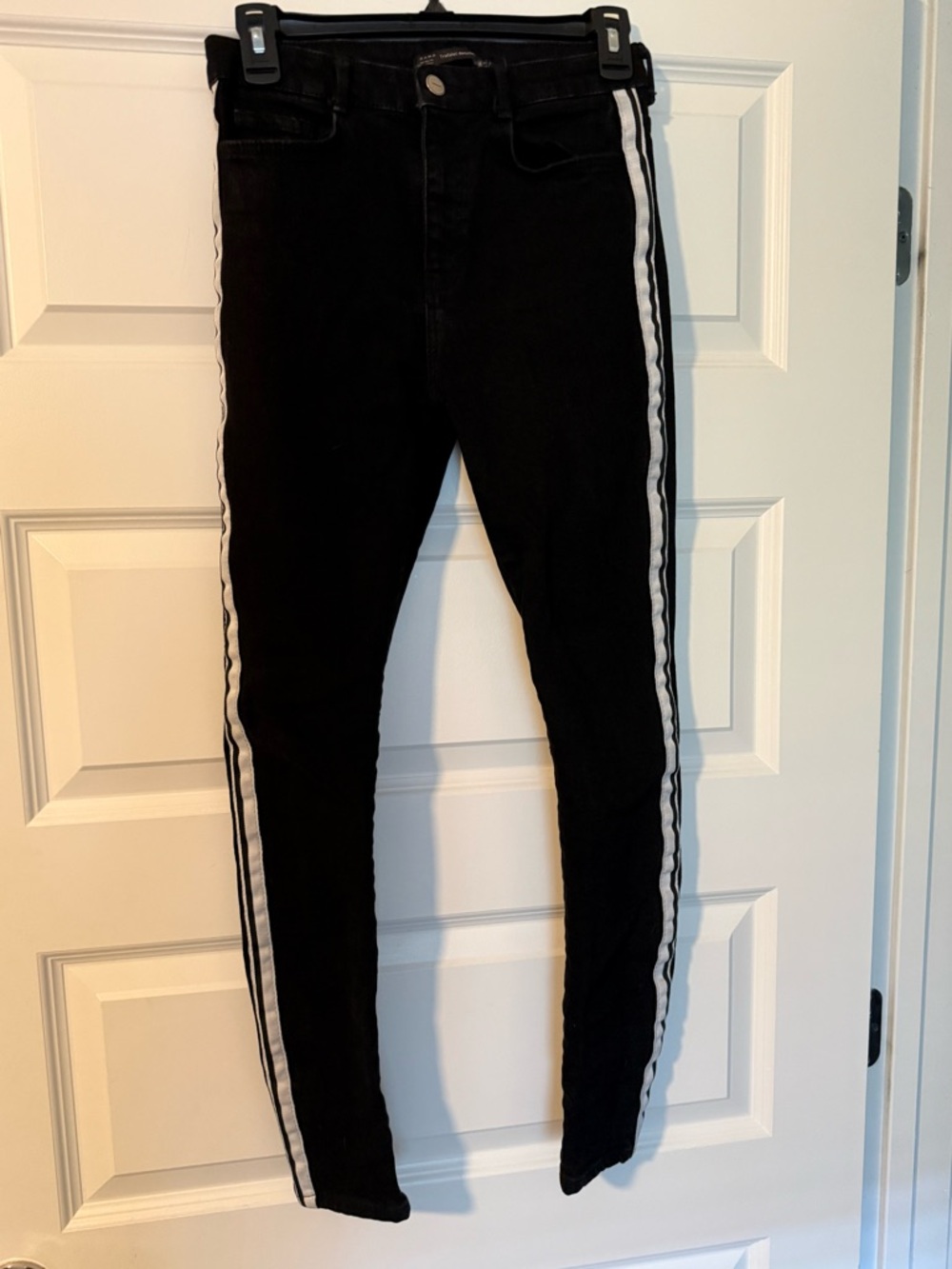 Zara Black Denim mid-rise Jeans size 4